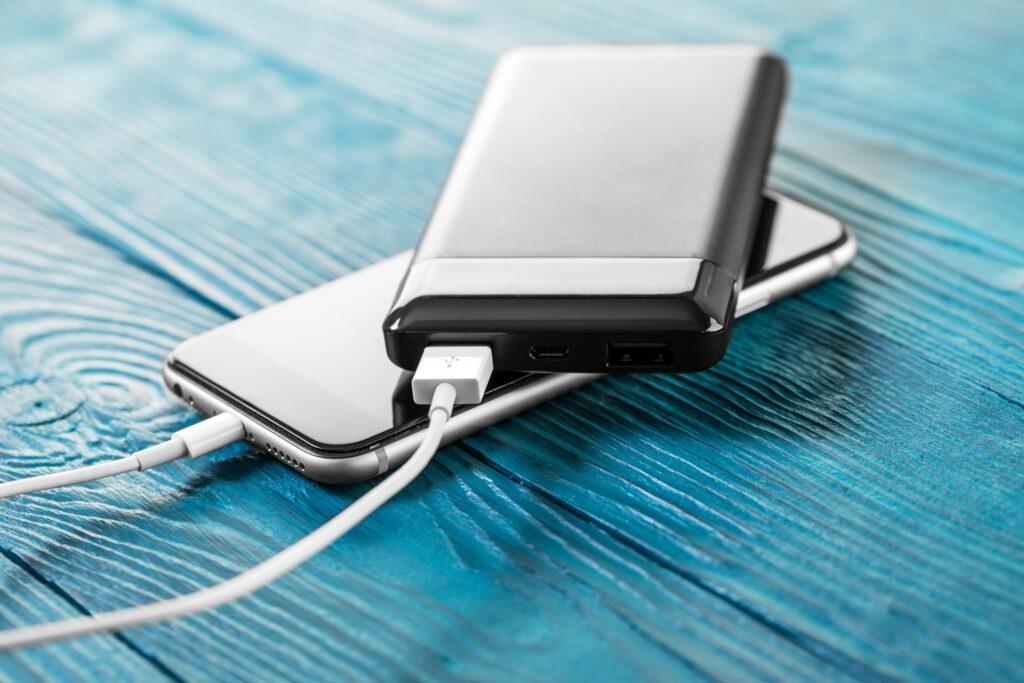 Handy lädt mit Powerbank | Einweg Vape
